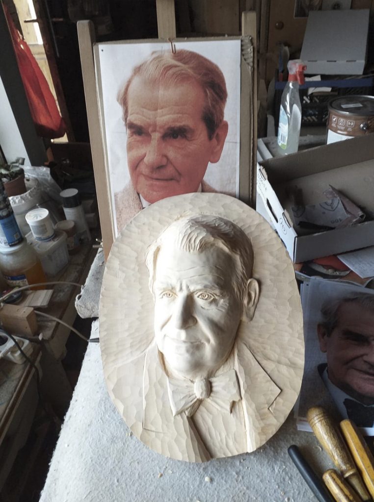 bust portrait man wood sculpture art photo artist workshop